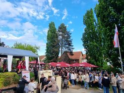 123Weckfresserfest_2025_Publikum_Schlossgarten_Sonne_20250525_182104