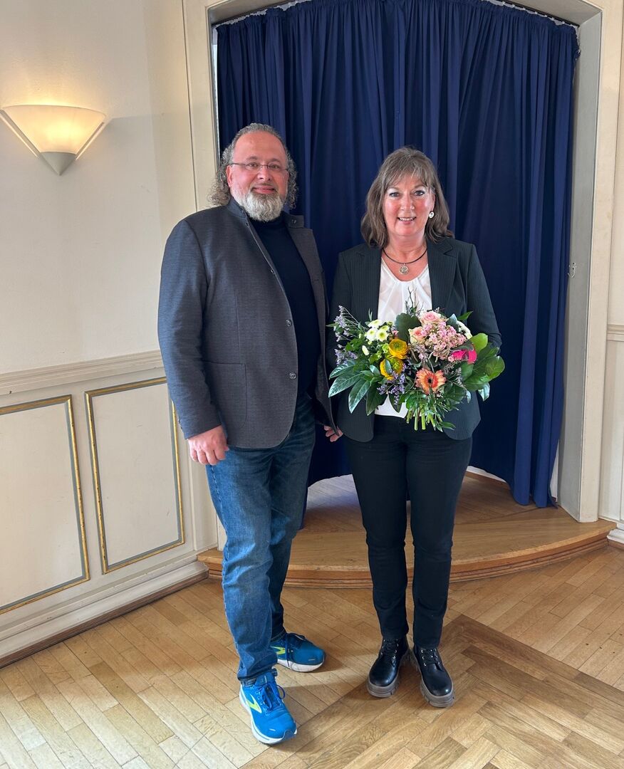 2026-03-25 Verabschiedung und Dienstjubiläum Gerlinde Schnopp Bgm. Johannes Rothmund und Gerlinde Schnopp-1