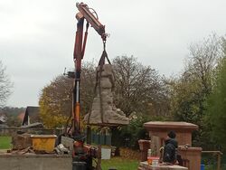 Aufsetzen der Pieta der Soldaten