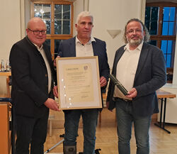 Erhard Kiszner zum Ehrenortsvorsteher ernannt