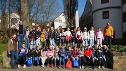 Gruppenaufnahme im Schlossgarten mit Bgm. - beste Aufnahme