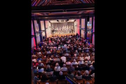 NOS_2025_Publikum_hinten-quer