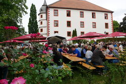 Schlossgarten mit Blick Schlösschen 2