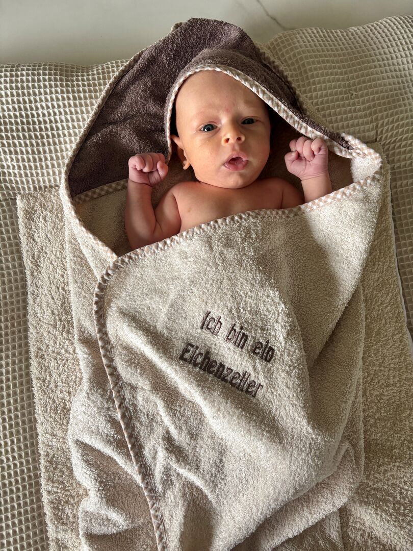 Willkommensgeschenk Baby Kaputzenhandtuch 